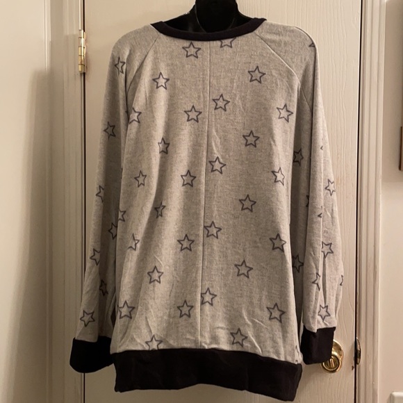 (1X) Plus Size Star Print Sweater - Picture 4 of 5